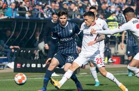 Aránguiz es titular en dolorosa derrota del Bayer ante el Leipzig