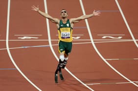 El día que Oscar Pistorius invalidó el triunfo de un rival por sus prótesis