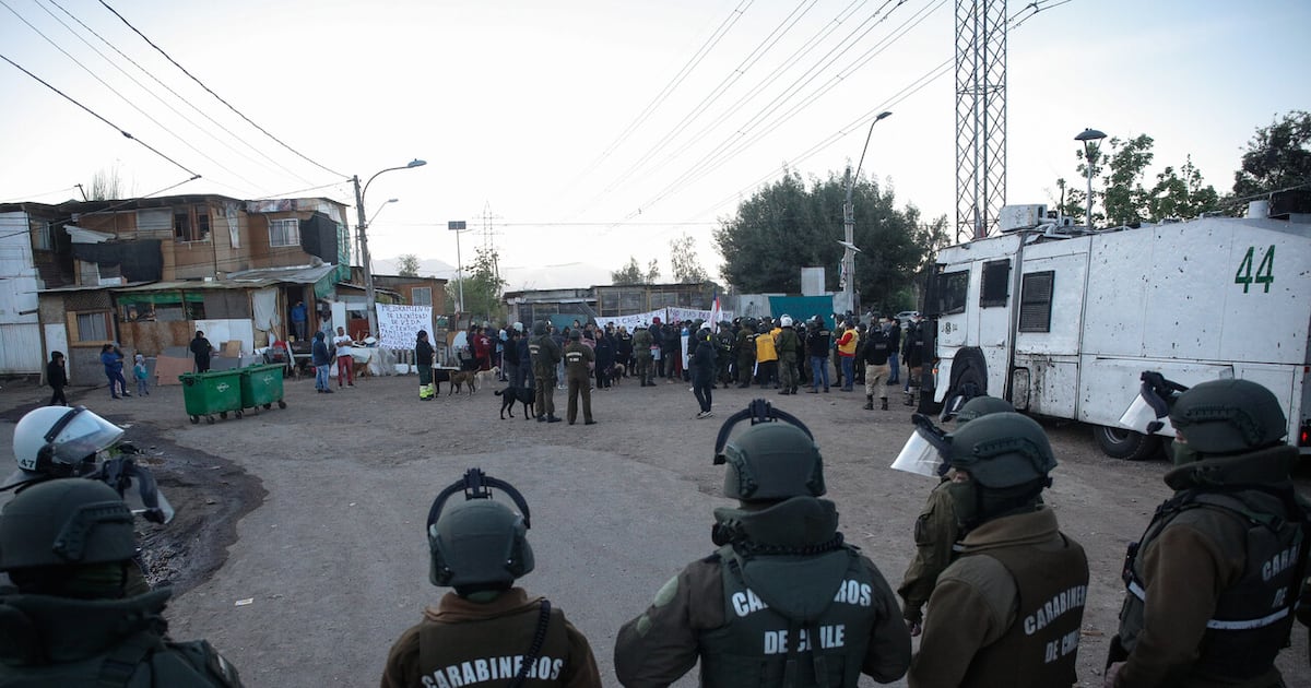 Amplio despliegue policial y municipal en La Florida para el desalojo de la toma Dignidad
