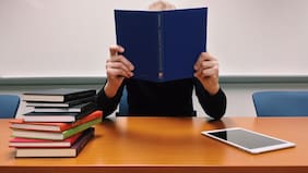 Los académicos recomiendan: series, libros y documentales para un verano cultural