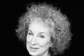 Margaret Atwood y la influencia de Augusto Pinochet en El Cuento de la Criada: “Consistía en meter gente a un estadio”