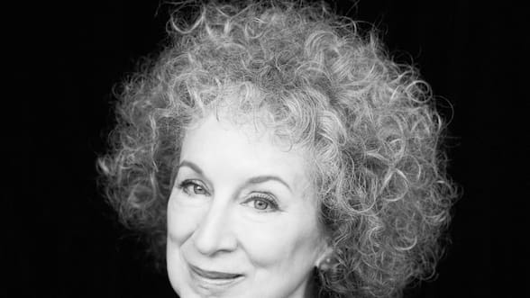 Margaret Atwood y la influencia de Augusto Pinochet en El Cuento de la Criada: “Consistía en meter gente a un estadio”