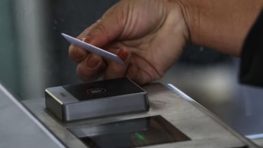Metro y Tren Nos anuncian pago con tarjeta bancaria: ¿Cuándo comienza y cómo funciona?