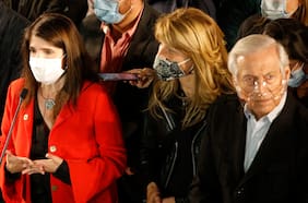 Primaria opositora a contrarreloj: Muñoz baja candidatura, DC analiza futuro de Rincón y el PC y FA rechazan que pacto incluya lista parlamentaria