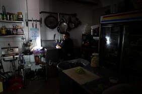 Apagón deja sin luz a más de la mitad de Puerto Rico por segundo día consecutivo