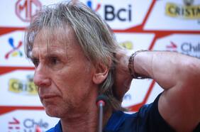 Ricardo Gareca sorprende y cita de emergencia a dos jugadores a la Roja