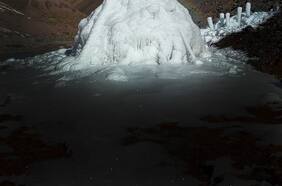 Acupuntura en el hielo: imitando revolucionaria técnica Himalaya, chilenos crean glaciares artificiales para combatir escasez hídrica y el cambio climático