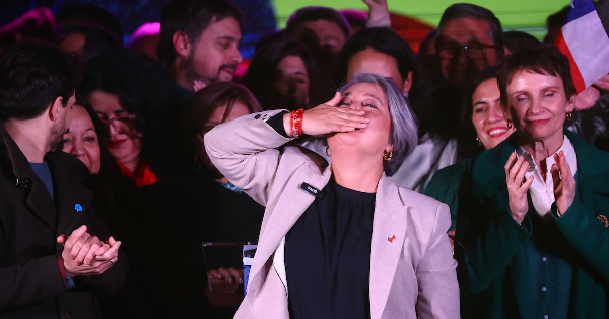 Jeannette Jara congela su militancia en el PC: ¿un giro hacia la amplitud política o una fractura inevitable?