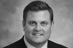 El enigma de las 3 crípticas palabras escritas en las balas con las que mataron al CEO de la mayor aseguradora de EE.UU.