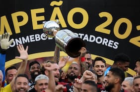 Arturo Vidal les manda un mensaje a sus críticos tras ganar la Libertadores: “¿De vacaciones venía? ¡Aquí está la Copita!”