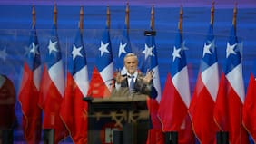 Republicanos responde a cuestionamientos por podio antibalas usado por Kast en acto de cierre de campaña