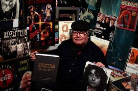 “Con las cartas de Peter Grant, el ‘quinto Zeppelin’, le saco la lengua a varios”