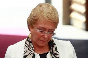 15° aniversario del 27F: el cuestionado rol de Michelle Bachelet en la emergencia que sacudió el fin de su primer mandato