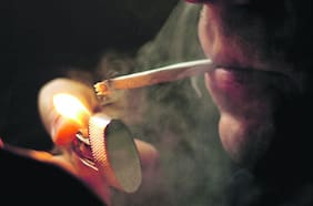 Senda: estudio revela que el 65% de los detenidos en Chile consume al menos una droga