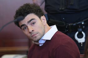 Juez de Nueva York desestima cargos de terrorismo de Estado contra Luigi Mangione