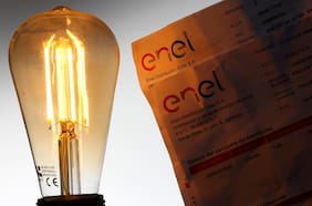 Cuentas de la luz bajarán 4,3% en todo el país desde enero de 2027, tras el término de contratos de energía más costosos