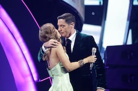 Uno no fue suficiente: Pancho Saavedra pide “el beso” a María Luisa Godoy en la última noche de Viña 2024