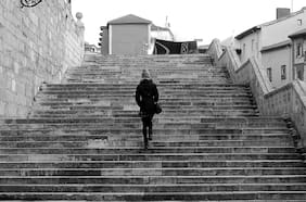 Sube escaleras, persigue a los niños: estas breves actividades diarias disminuyen riesgo de padecer cáncer