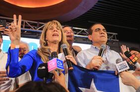 La celebración con sabor a revancha de los senadores DC Ximena Rincón y Matías Walker junto a Carlos Maldonado (PR)