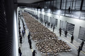 Así fue la cena de Navidad en la megacárcel de Bukele en El Salvador