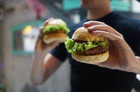 ¿Qué tiene más calorías: una hamburguesa de lentejas o una de carne?