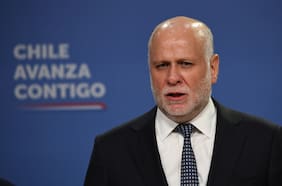 “Parece que le duró poco el traje de estadista”: Elizalde responde a críticas de Kast hacia el gobierno en evento de Icare