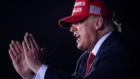 Cómo la maquinaria conspirativa MAGA pareciera estar volviéndose contra el mismo Trump