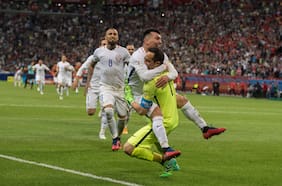 Los secretos del día en que Claudio Bravo opacó a Cristiano Ronaldo con tres penales atajados en la Copa Confederaciones