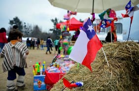 Para zapatear sin gastar: las fondas y celebraciones gratis en Santiago y regiones