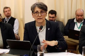 “Evita su consumo”: Carozzi, Nestlé, Ideal, Unilever y CCU arremeten contra Minsal por nuevo mensaje en alimentos con sellos