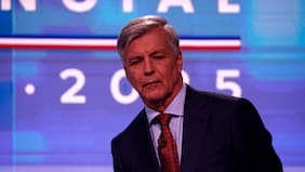 Mayne-Nicholls afirma que los candidatos tienen en total 36 carabineros como escoltas: verdadero ✅