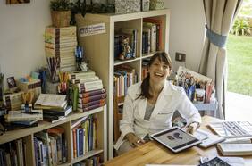 Virginia de la Lastra, médico cirujano e ilustradora: “Al coronavirus lo dibujaría como un agujero negro en el espacio”