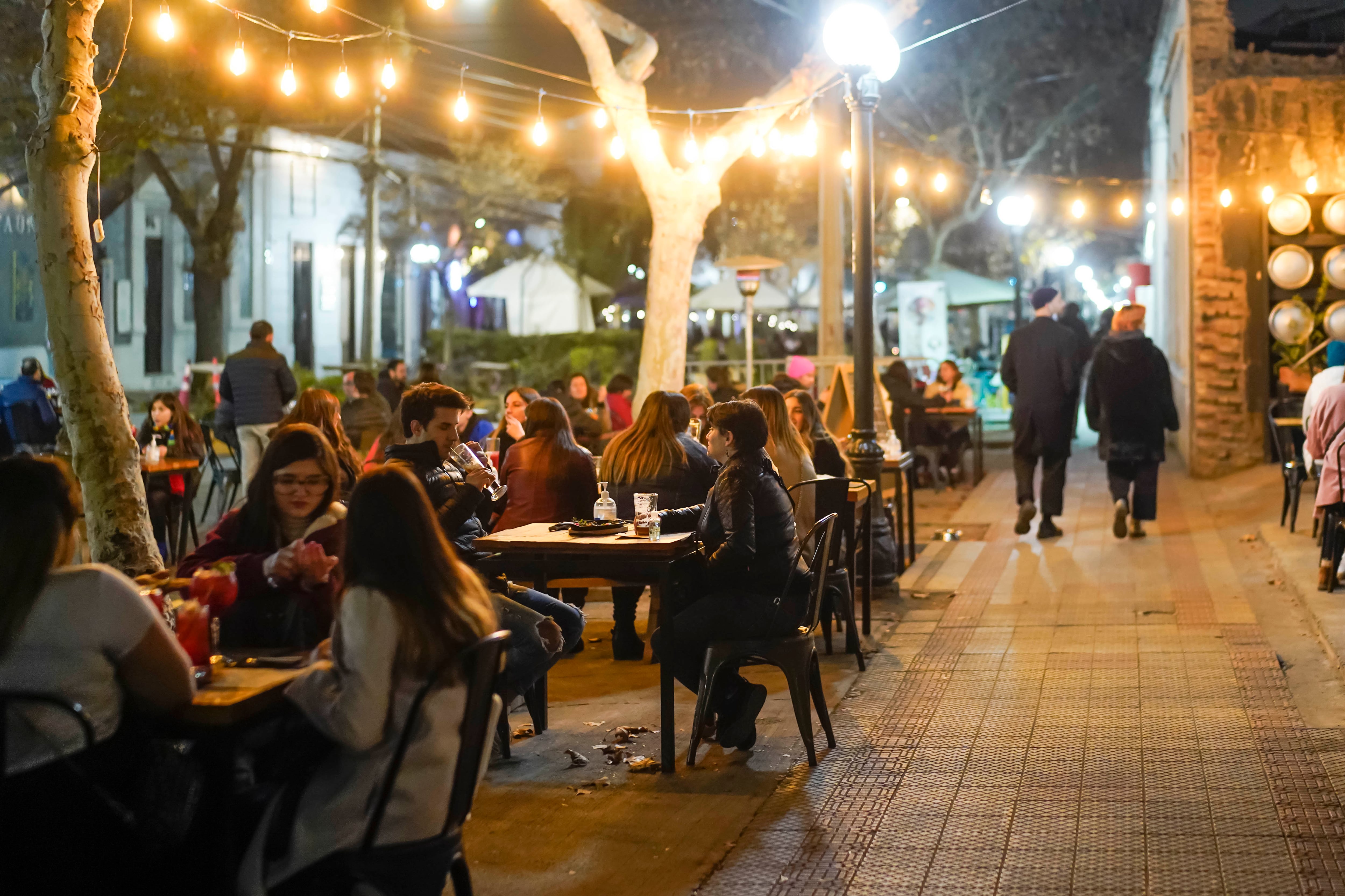 Restaurantes y servicios de alojamiento lideran el incremento de precios en Chile