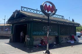 “Uno pasa por ahí y da pena”: gobierno apoya cierre de un acceso a estación Cal y Canto de Metro por inseguridad en el sector