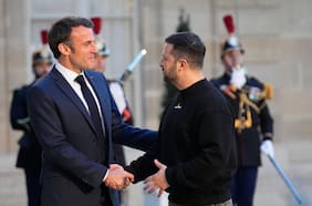 Macron y Zelensky anuncian acuerdo que incluye la compra de Ucrania a Francia de 100 aviones Rafale