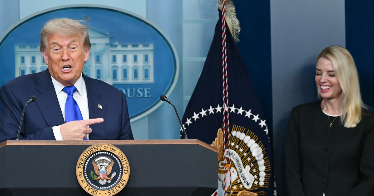 El Congreso obliga a publicar los archivos de Epstein: Trump enfrenta su prueba política más dura