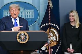 Luz verde del Congreso para publicar archivos del caso Epstein pone a prueba capital político de Trump