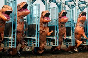 “Por una cabeza”: fotos de la alocada carrera de T-Rex en Washington