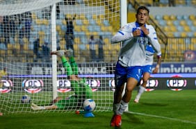 El héroe inesperado: el discutido Jader Gentil le da una victoria increíble a la UC, que sigue sin jugar bien