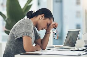 Cómo enfrentar el Síndrome del Impostor: el malicioso patrón psicológico que afecta más a las mujeres