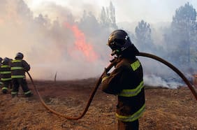 Piden evacuar Pihuelo y Puente Colorado por incendio forestal en La Estrella