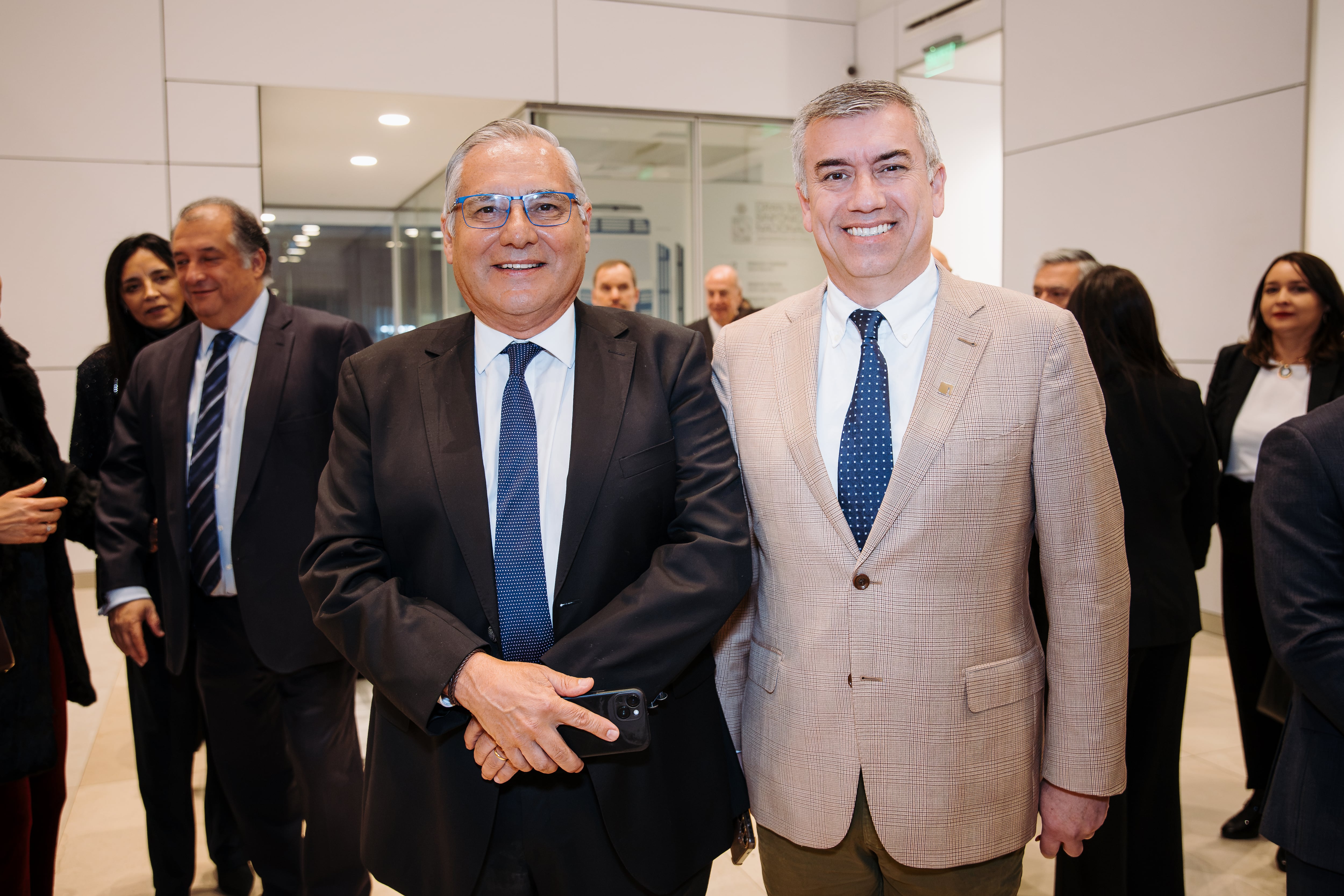 Angelo Palazzi, vicerrector de INACAP Sede Rancagua junto a Fernando Monrás, vicerrector de INACAP Sede Osorno.
