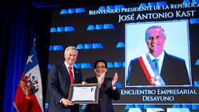 Kast cierra su gira más extensa como presidente en ejercicio con un llamado a empresarios uruguayos a invertir en Chile