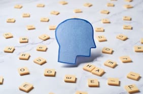 Del tono “cantadito” a tirar “factos” y estar “basado”: cómo cambió el hablar de los chilenos en las últimas generaciones