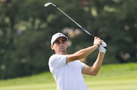 Una ronda perfecta: Joaquín Niemann vuelve a brillar y lidera en el LIV de Gran Bretaña