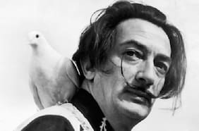 Poliamor, voyerismo y un romance imposible: viaje al hábitat privado de Salvador Dalí