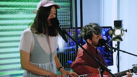 Dënver vuelve a los 90′ con “Mil pedazos” de Christina y los Subterráneos