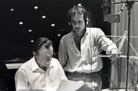 Joan Manuel Serrat publica antología poética de Mario Benedetti