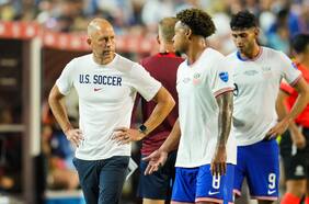 DT de Estados Unidos sufre con la jugada que lo sacó de la Copa América: “Es loco, no lo entiendo”