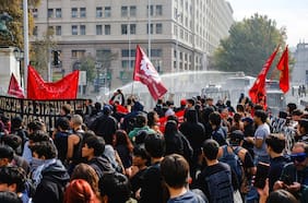 Reportan incidentes en manifestación convocada por estudiantes: cortes de tránsito y cierre de estaciones de Metro